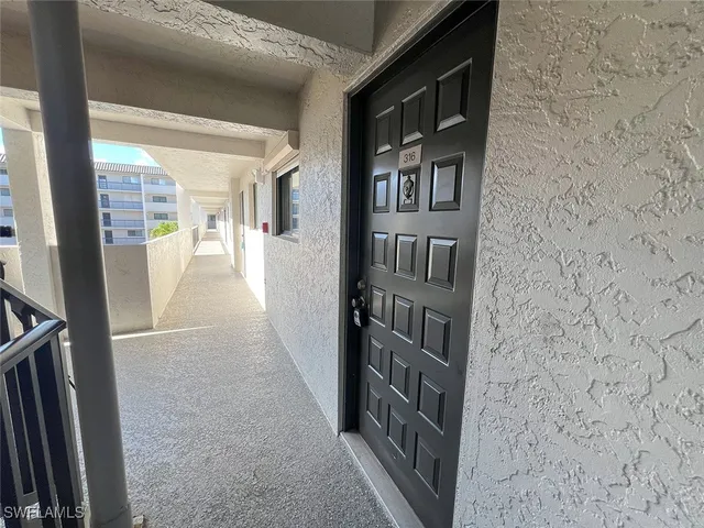 $1,510 | 2121 Collier Avenue, Unit 316, Fort Myers, FL 33901