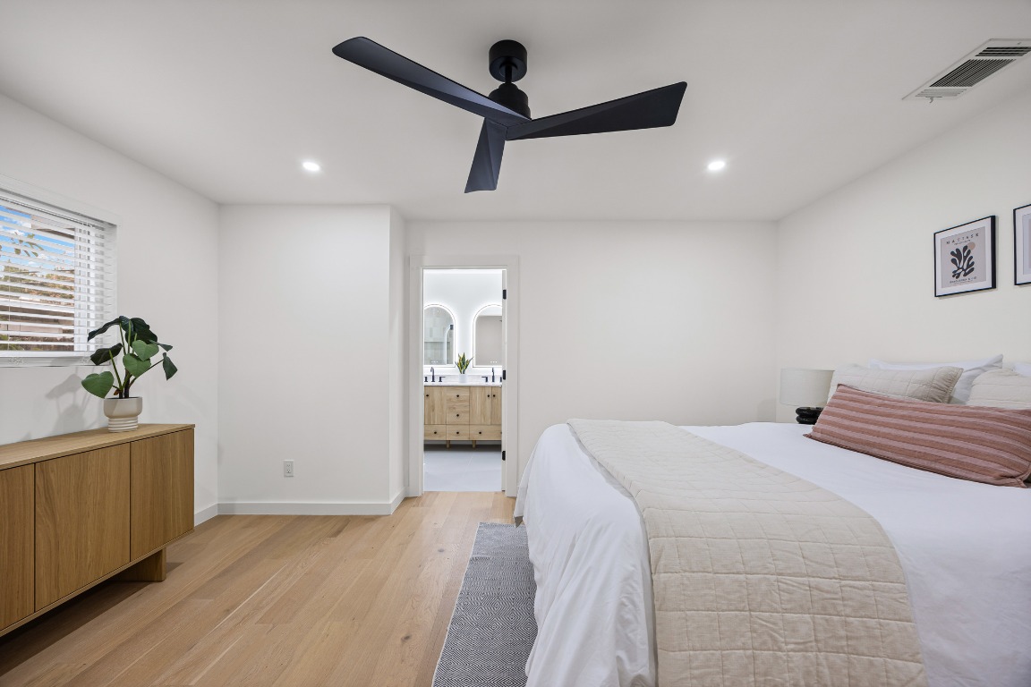 4609 Cliffstone Cove Austin, TX 78735 - Photo 21 of 33 Bedroom with light wood-type flooring, ceiling fan, ensuite bath, and recessed lighting