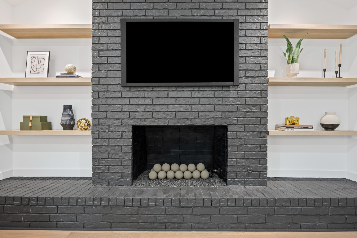 4609 Cliffstone Cove Austin, TX 78735 - Photo 7 of 33 Detailed view of a fireplace and wood finished floors