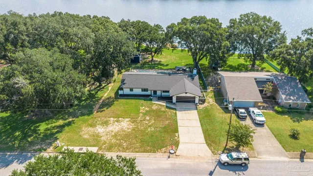 $2,600 | 5894 West Shore Drive, Pensacola, FL 32526