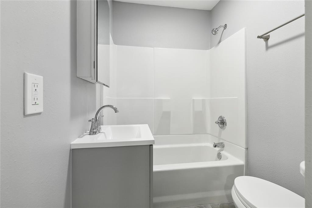 240 Clayton Drive Norco, LA 70079 - Photo 7 of 10