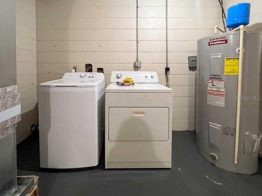 3920 Southwest 21st Street Gainesville, FL 32608 - Photo 19 of 40 a utility room with dryer and washer