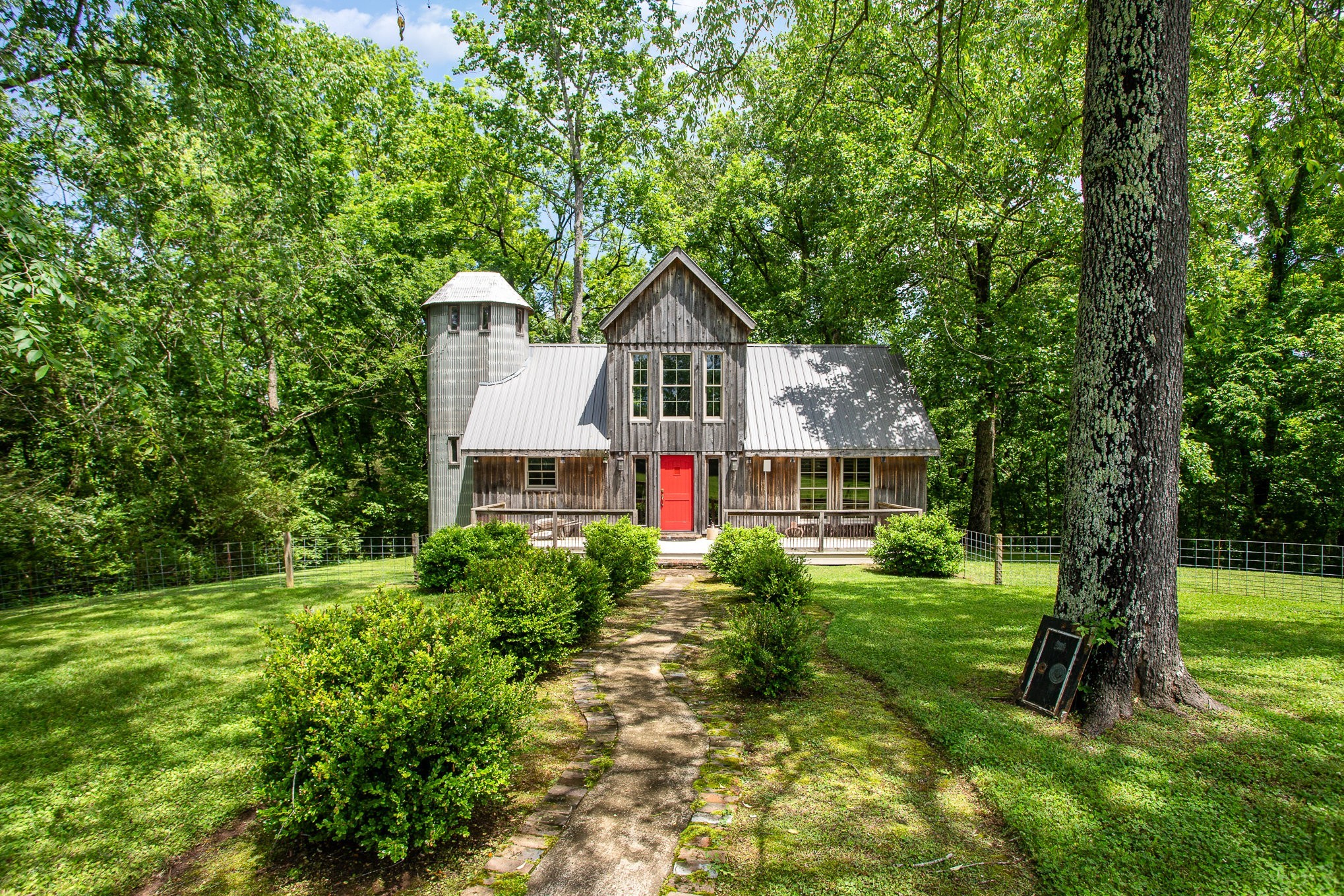 884 Pinnacle Hill Road Kingston Springs, TN 37082 - Photo 1 of 55 a house view with a garden space