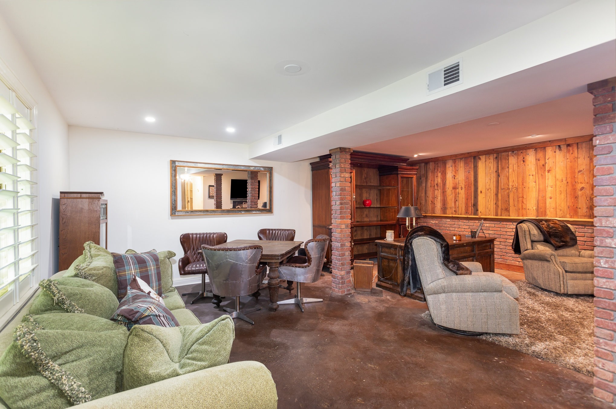884 Pinnacle Hill Road Kingston Springs, TN 37082 - Photo 32 of 55 a living room with furniture and a window