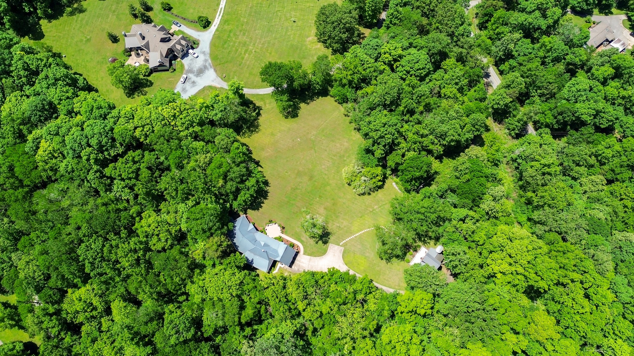 884 Pinnacle Hill Road Kingston Springs, TN 37082 - Photo 4 of 55 a view of a garden with plants