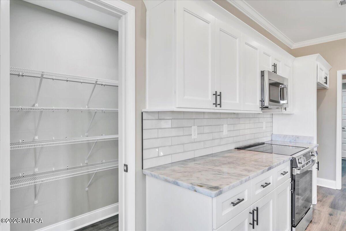 104 Early Drive Byron, GA 31008 - Photo 25 of 58 24 - Kitchen and pantry
