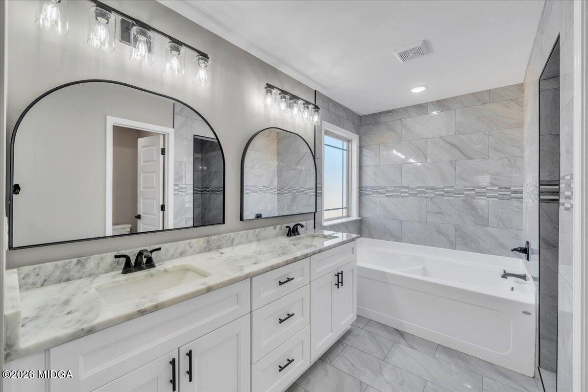 104 Early Drive Byron, GA 31008 - Photo 32 of 58 31 - Owner Bath 1