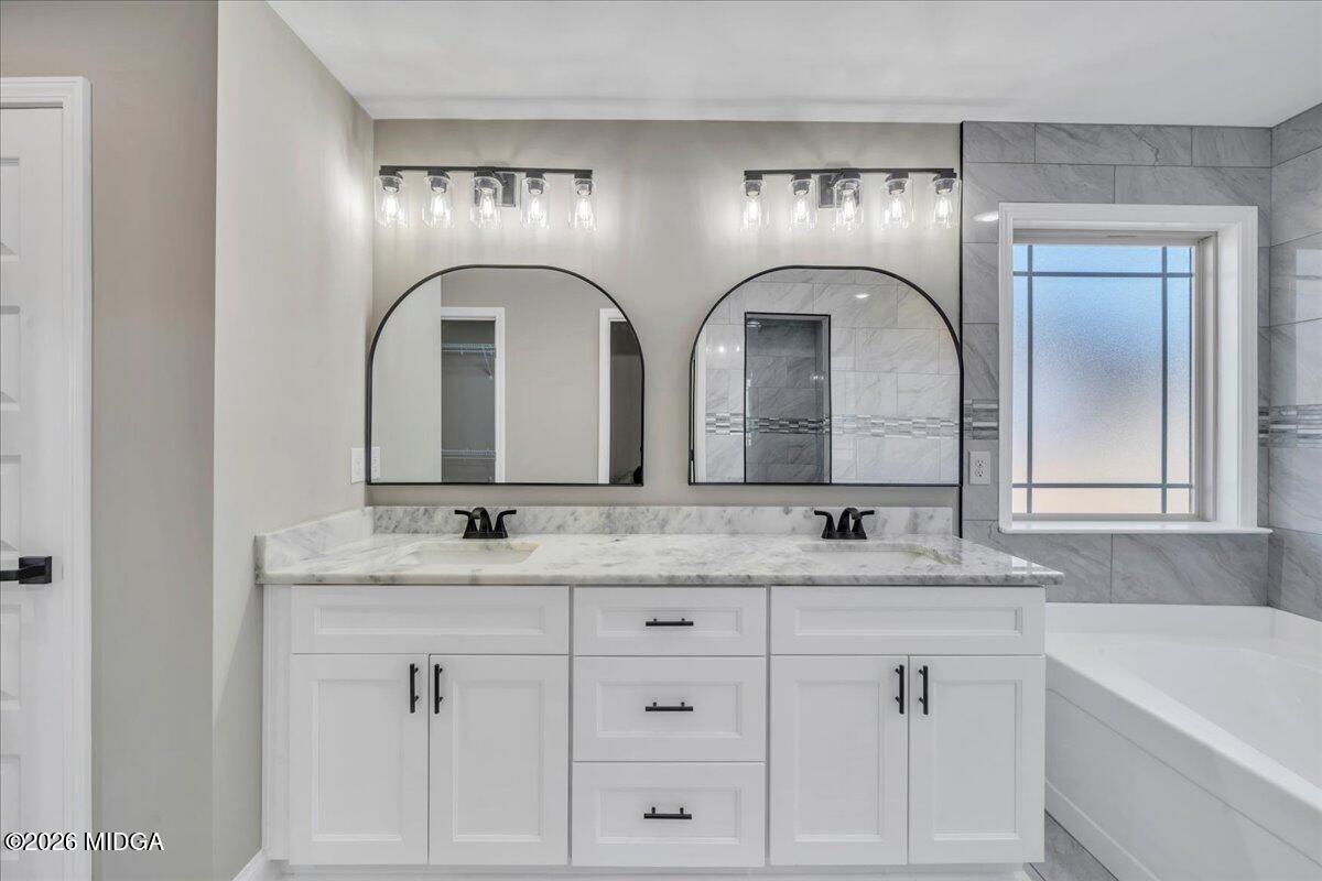 104 Early Drive Byron, GA 31008 - Photo 36 of 58 35 - Owner Bath 5