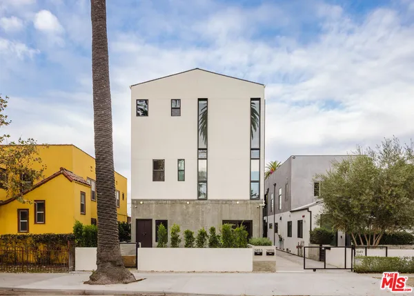 $8,500 | 2855 South Sycamore Avenue, Los Angeles, CA 90016
