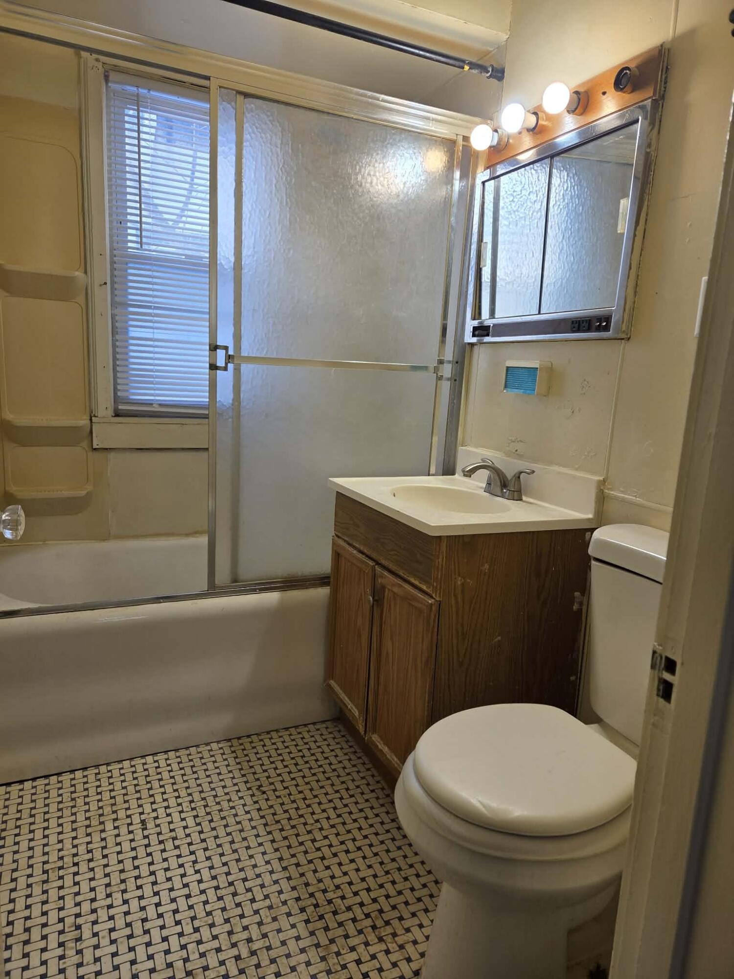 5523 North 37th Street, Unit 5525 Milwaukee, WI 53209 - Photo 11 of 17 DgLosh8y