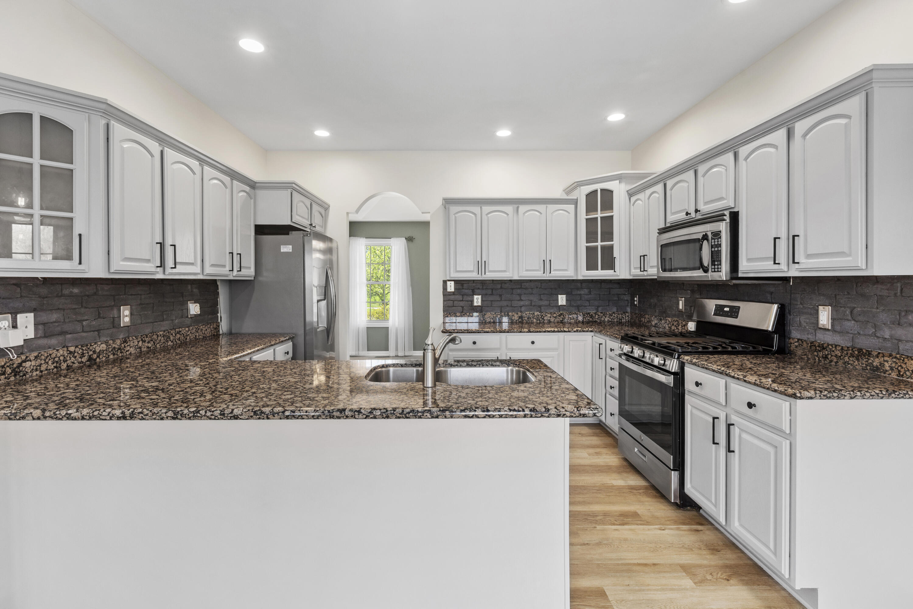 243 Eagle Ridge Drive Valparaiso, IN 46385 - Photo 12 of 52 3000x2000