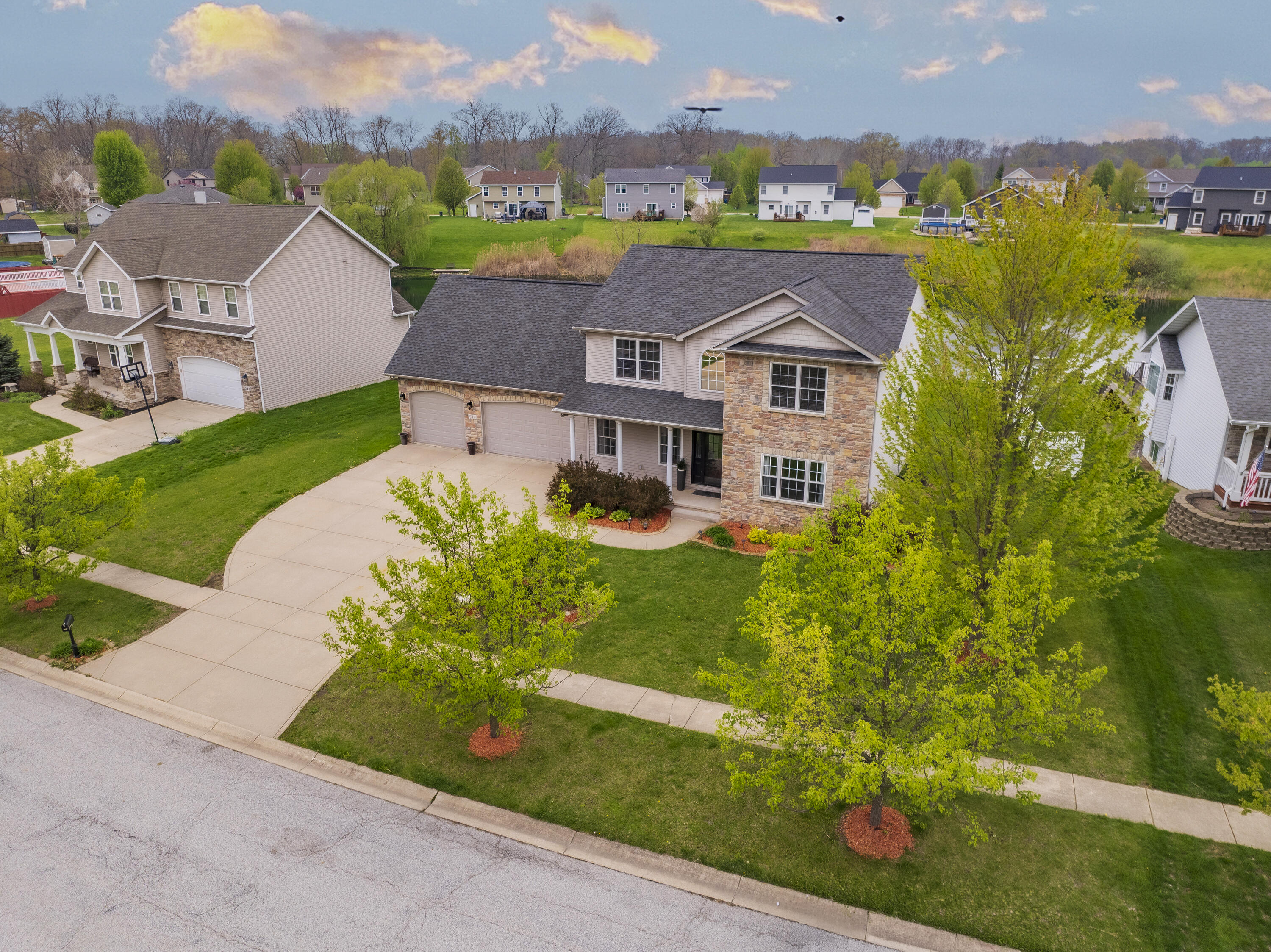 243 Eagle Ridge Drive Valparaiso, IN 46385 - Photo 2 of 52 3000x2247