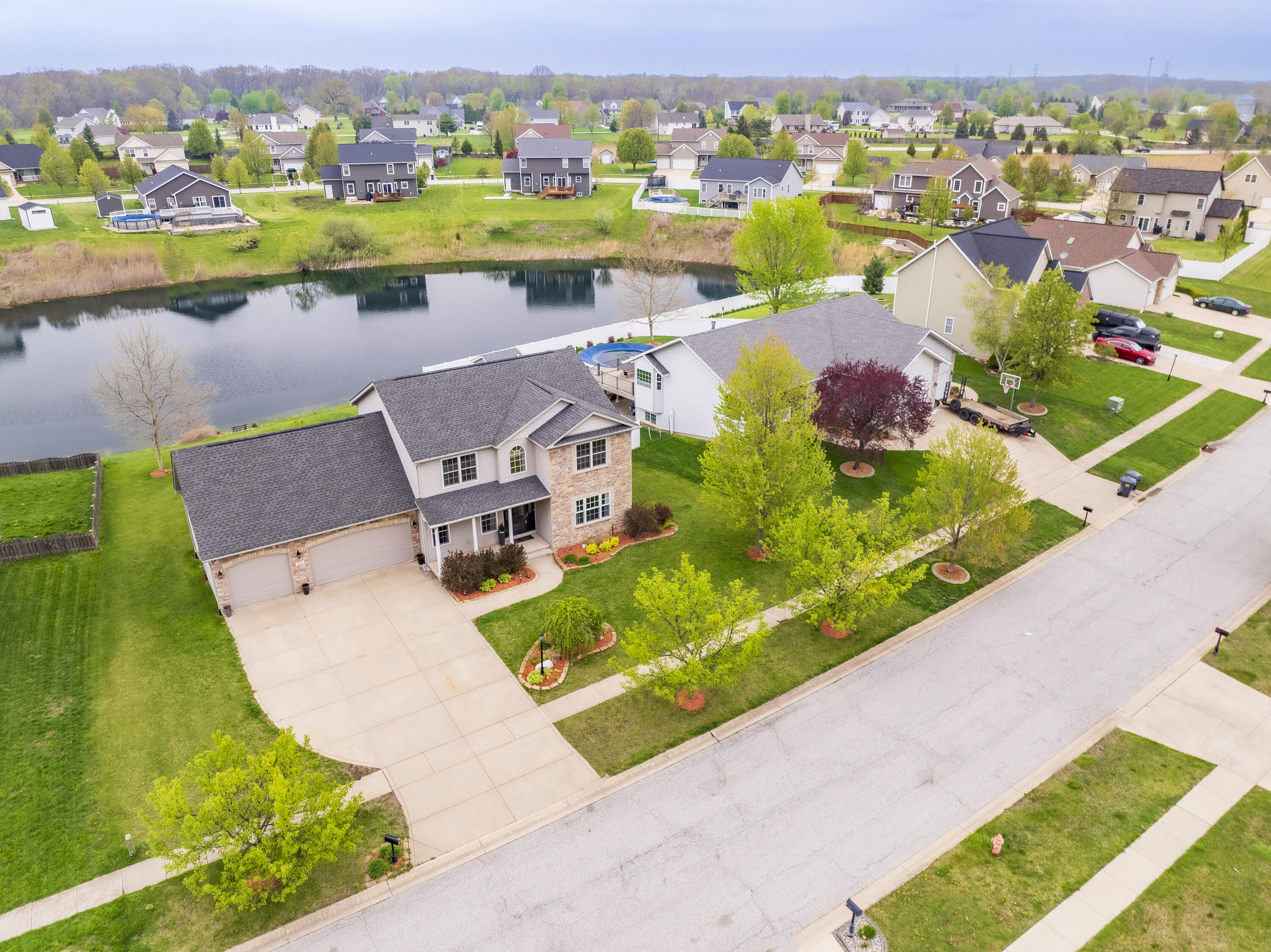 243 Eagle Ridge Drive Valparaiso, IN 46385 - Photo 5 of 52 3000x2247