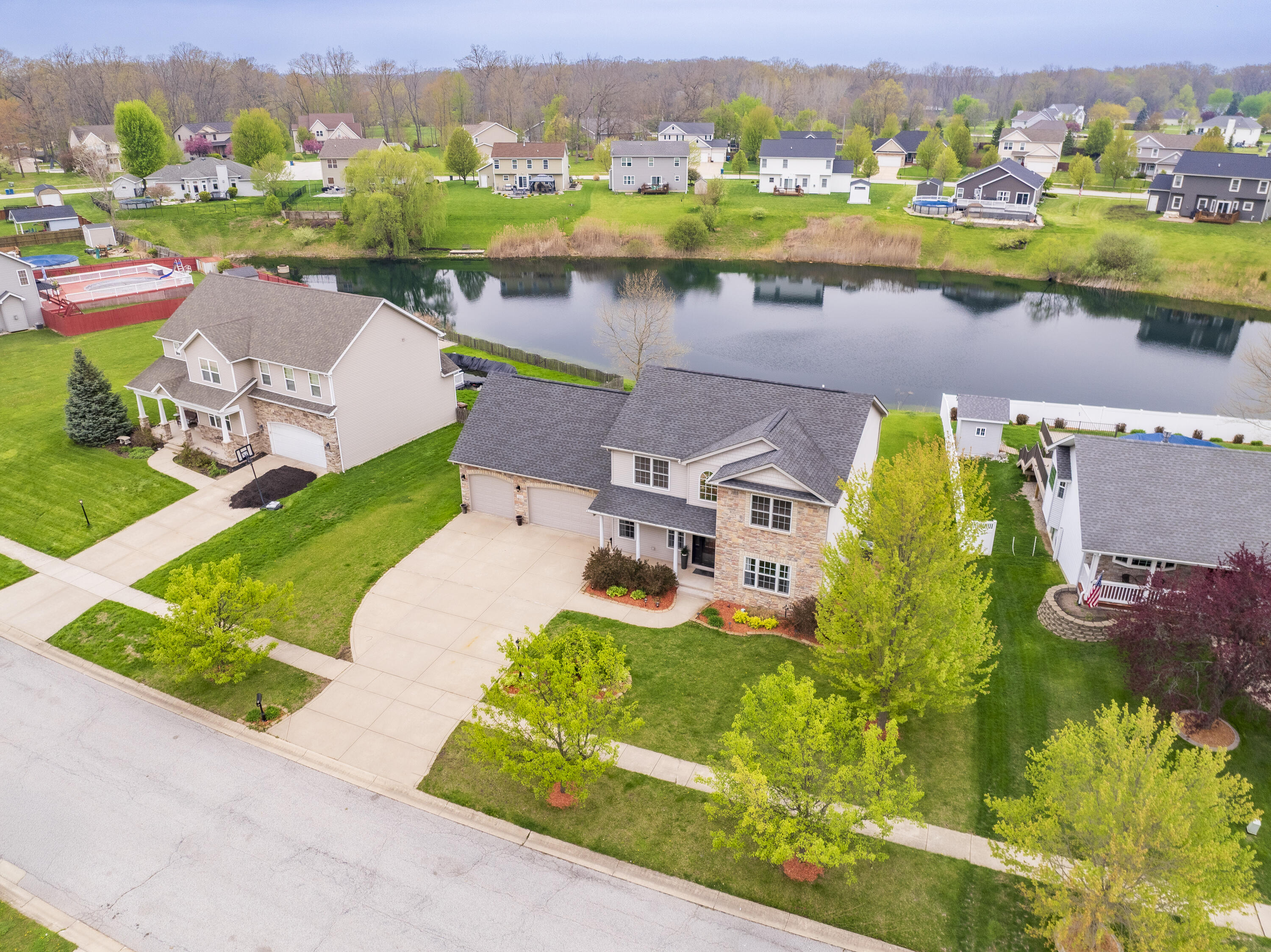 243 Eagle Ridge Drive Valparaiso, IN 46385 - Photo 7 of 52 3000x2247