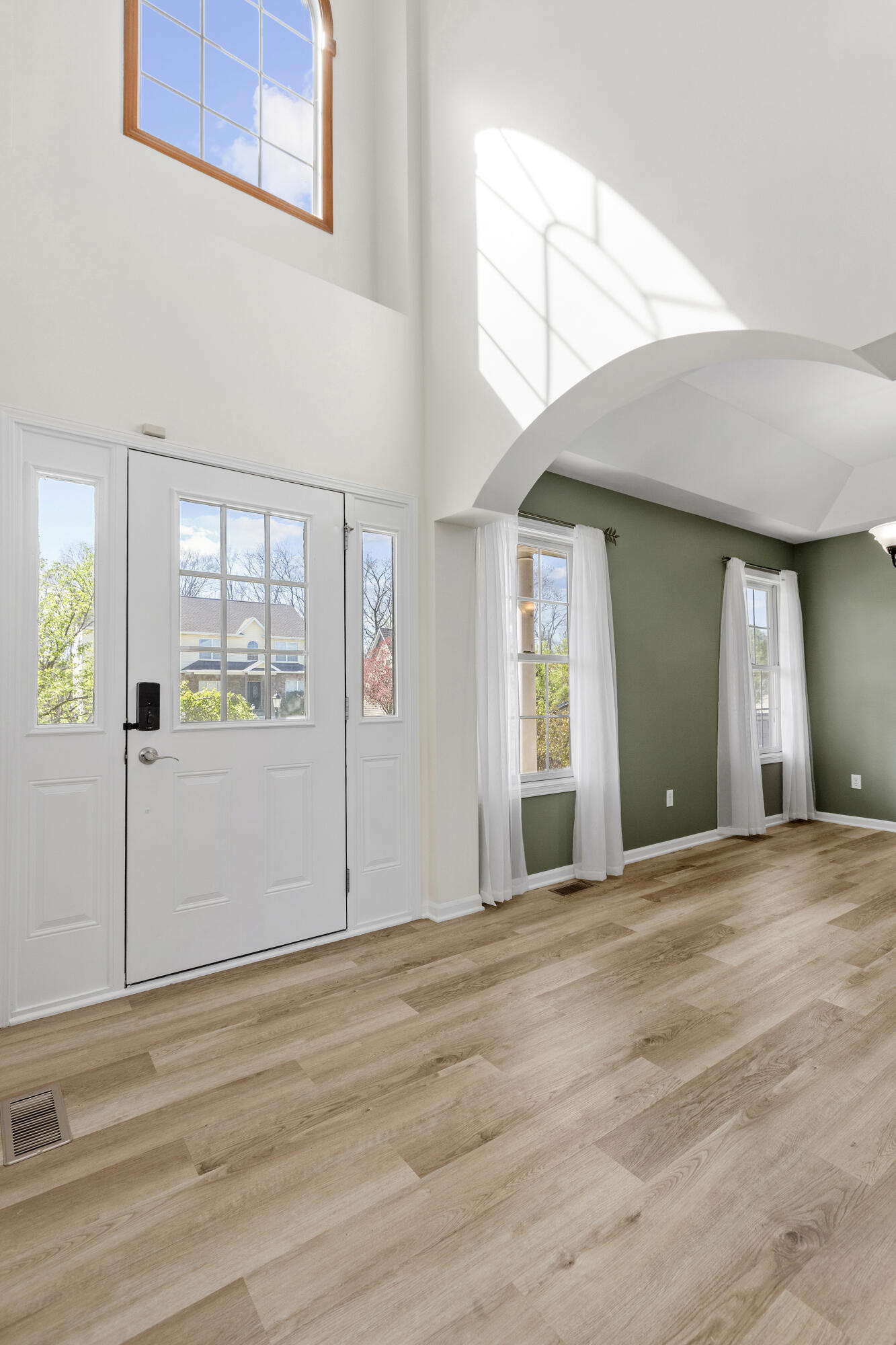 243 Eagle Ridge Drive Valparaiso, IN 46385 - Photo 9 of 52 1333x2000