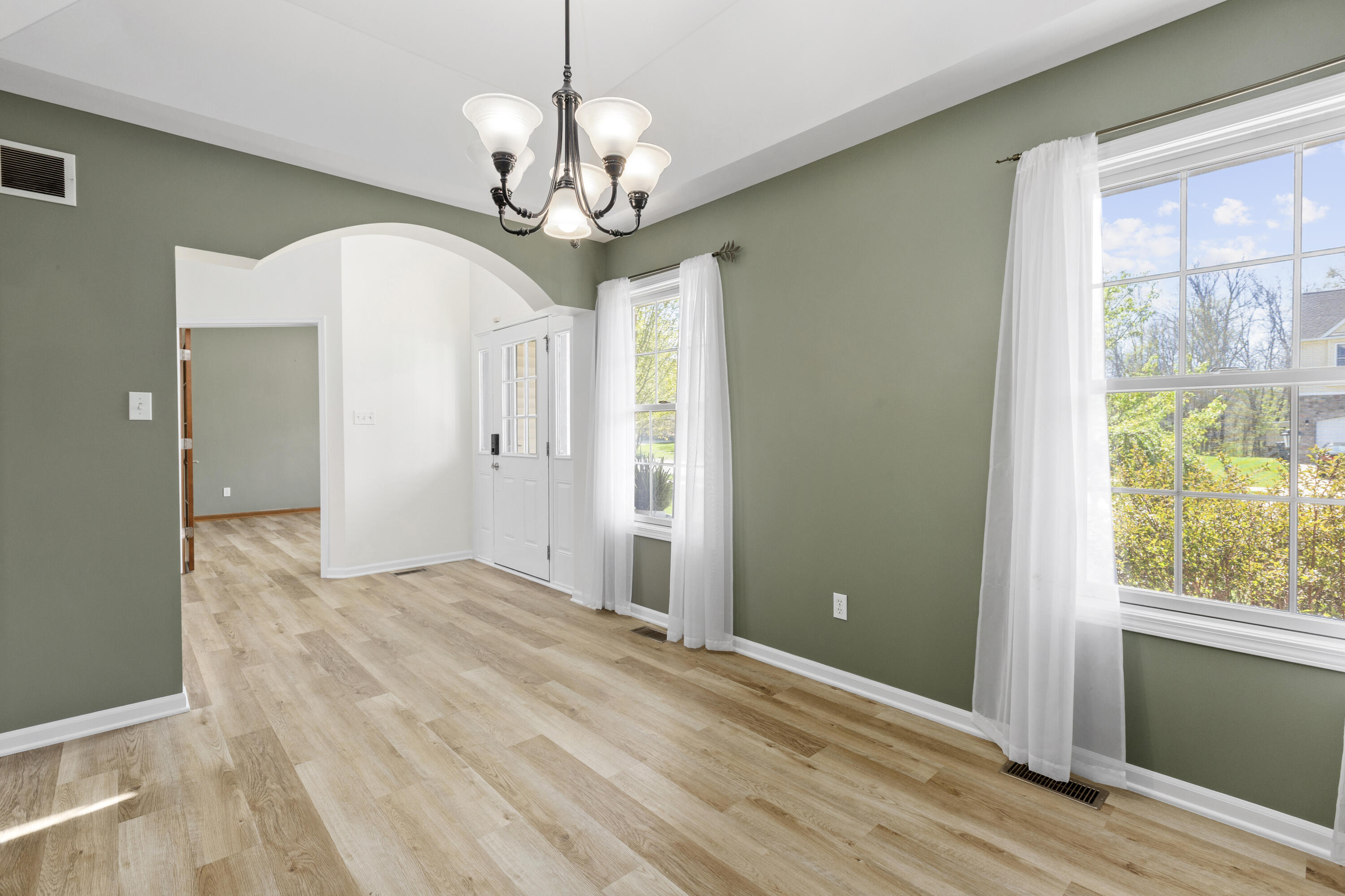 243 Eagle Ridge Drive Valparaiso, IN 46385 - Photo 10 of 52 3000x2000