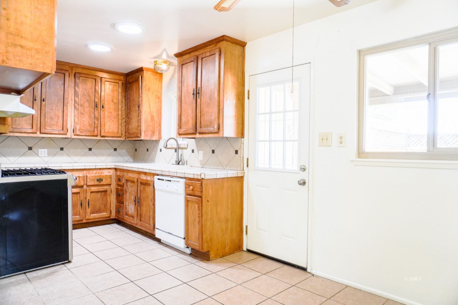 237 South Sunland Street Ridgecrest, CA 93555 - Photo 8 of 27