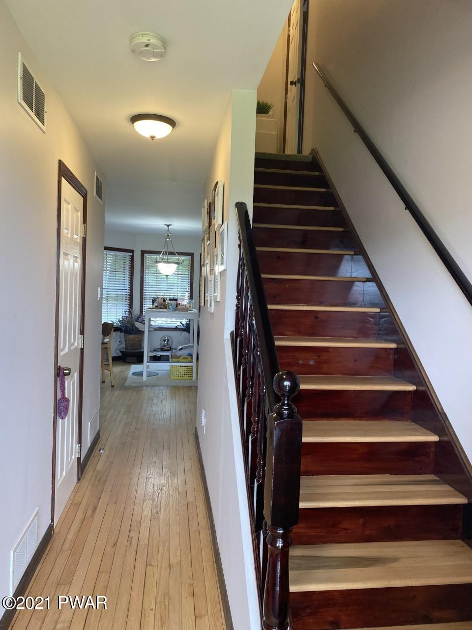 105 Sunny Lands Road Milford, PA 18337 - Photo 12 of 26 STAIRWAY