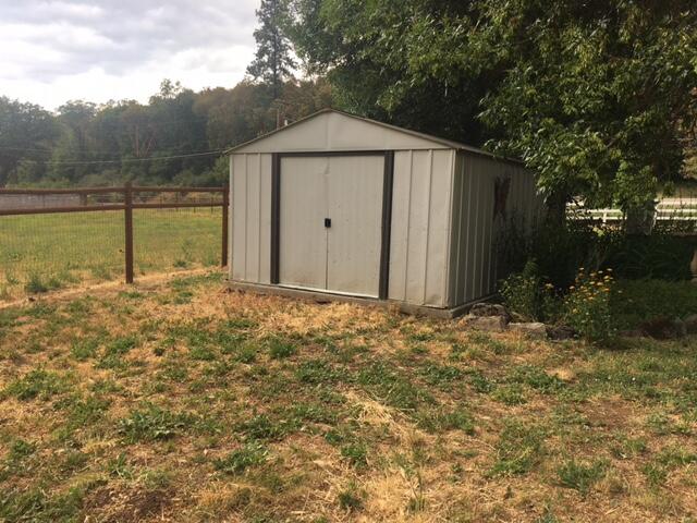 6743 Old Stage Road Medford, OR 97502 - Photo 18 of 23 10x12 storage unit on concrete slab