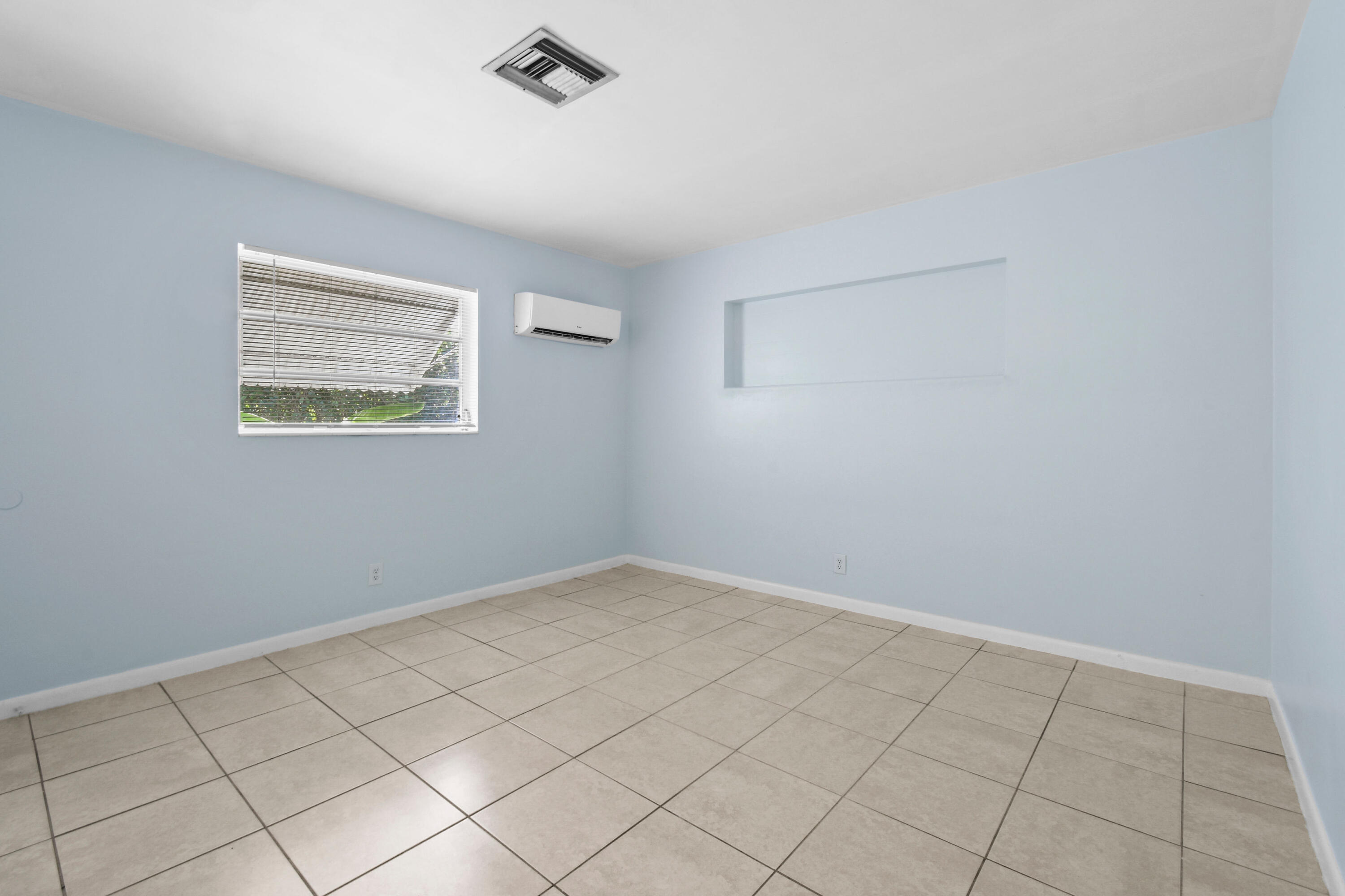 356 Cedar Avenue Tequesta, FL 33469 - Photo 25 of 51 a view of an empty room