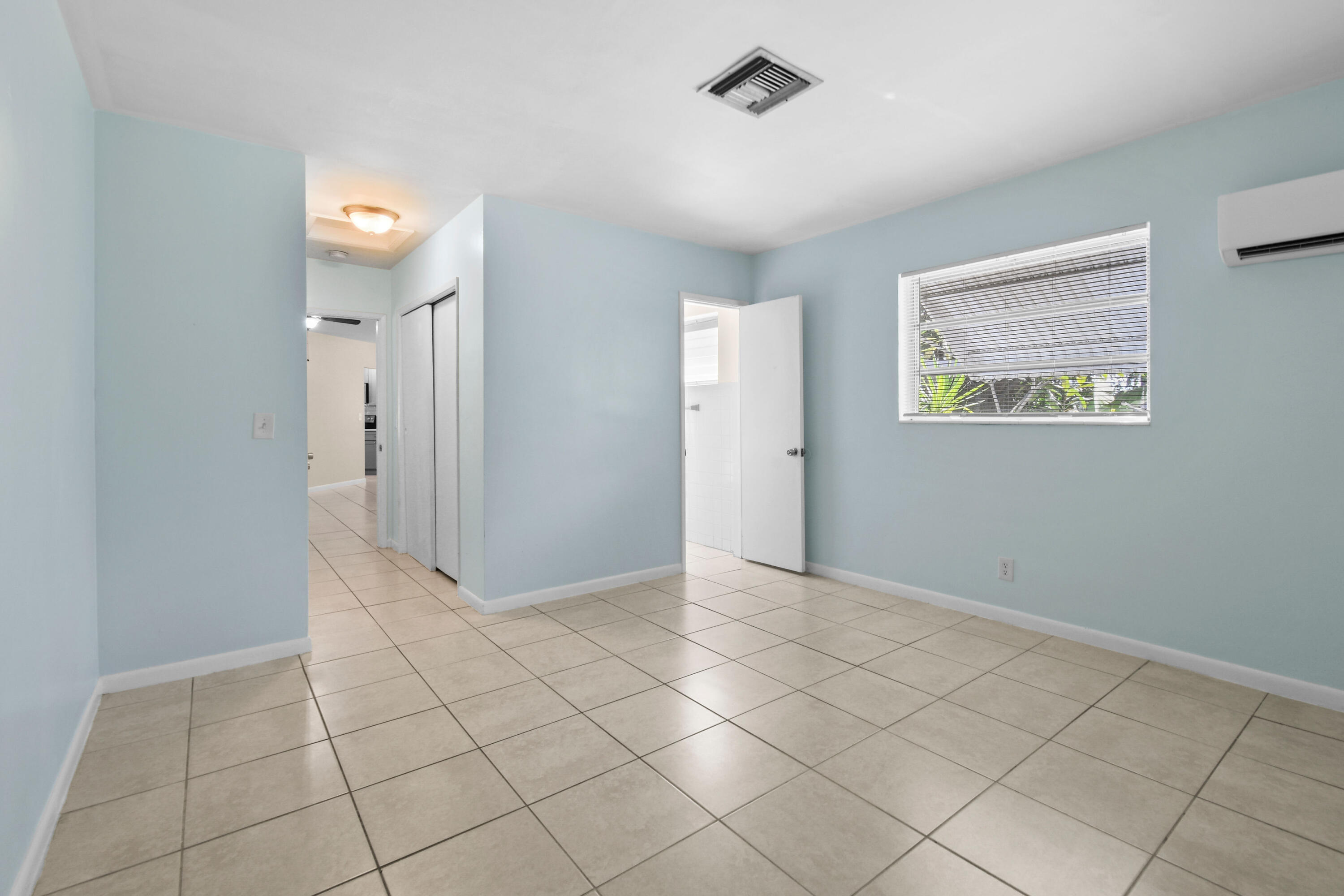 356 Cedar Avenue Tequesta, FL 33469 - Photo 27 of 51 a view of an empty room and window