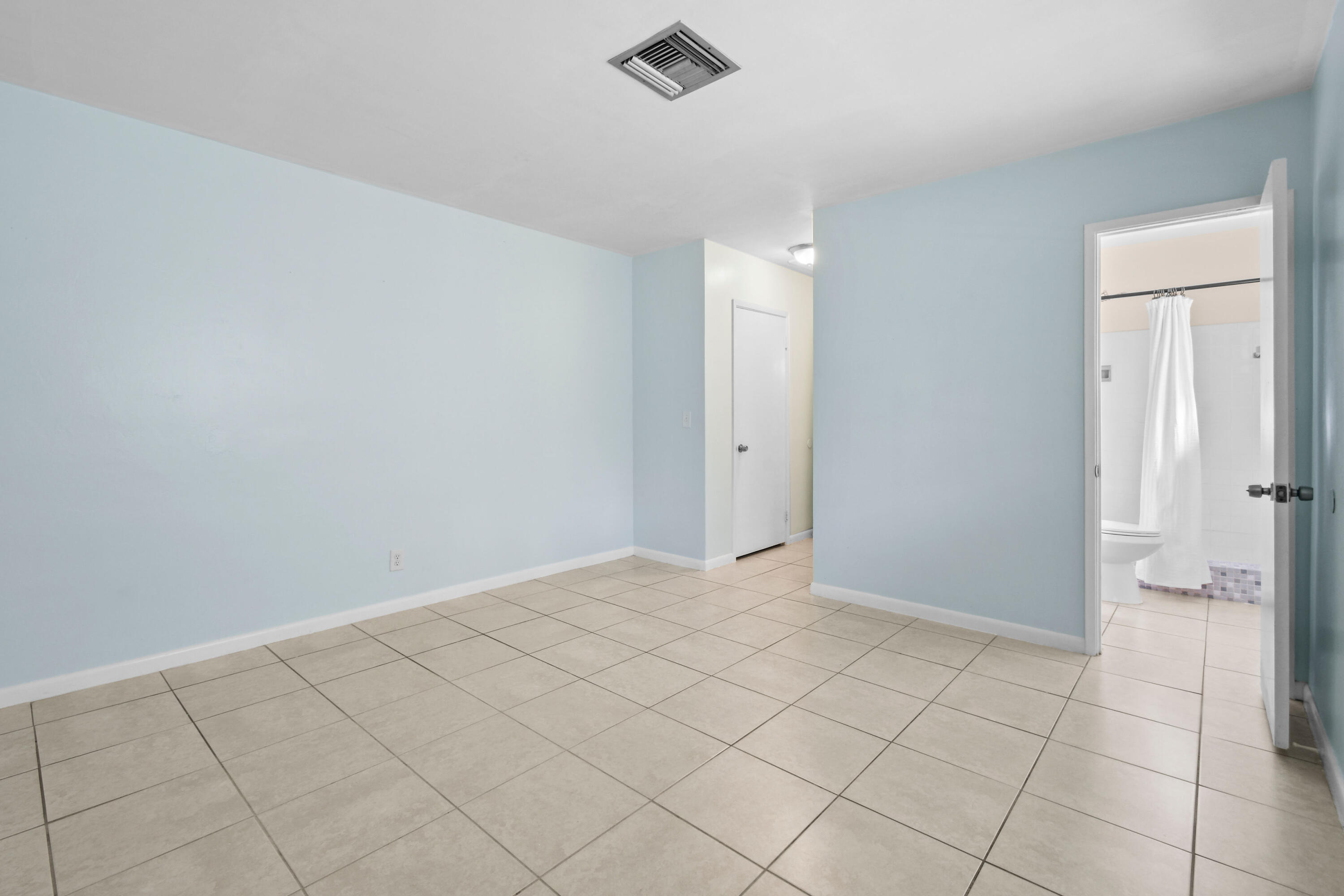 356 Cedar Avenue Tequesta, FL 33469 - Photo 28 of 51 a view of an empty room