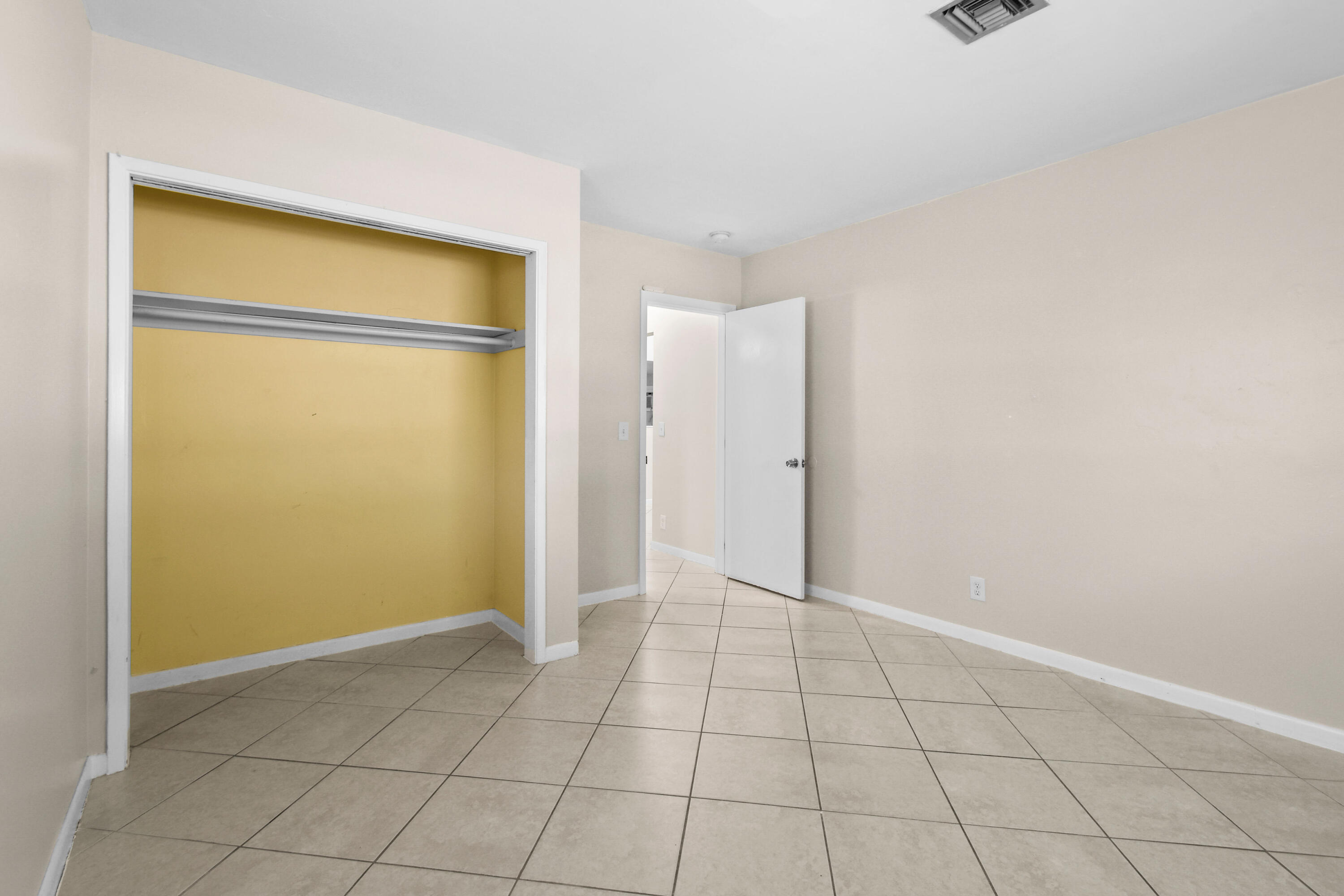 356 Cedar Avenue Tequesta, FL 33469 - Photo 32 of 51 an empty room with a mirror