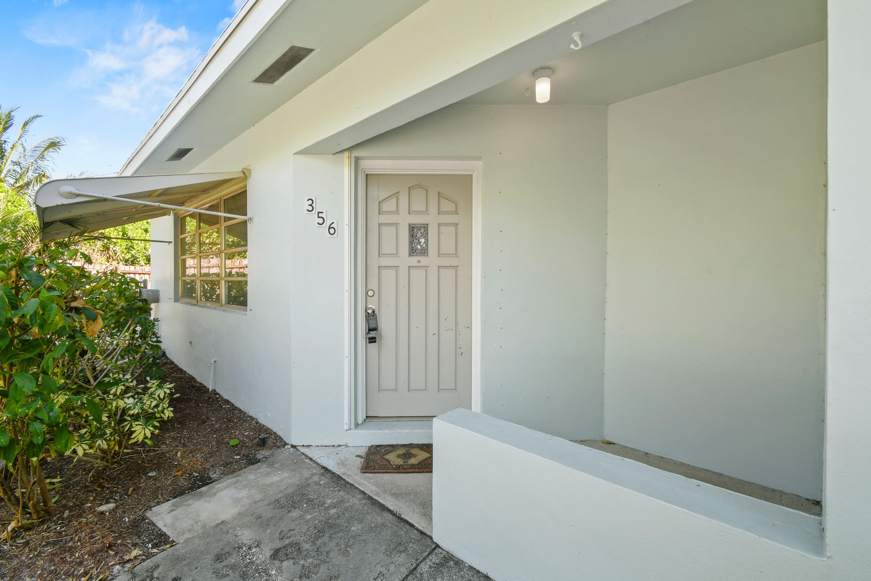 356 Cedar Avenue Tequesta, FL 33469 - Photo 5 of 51 a view of an entryway