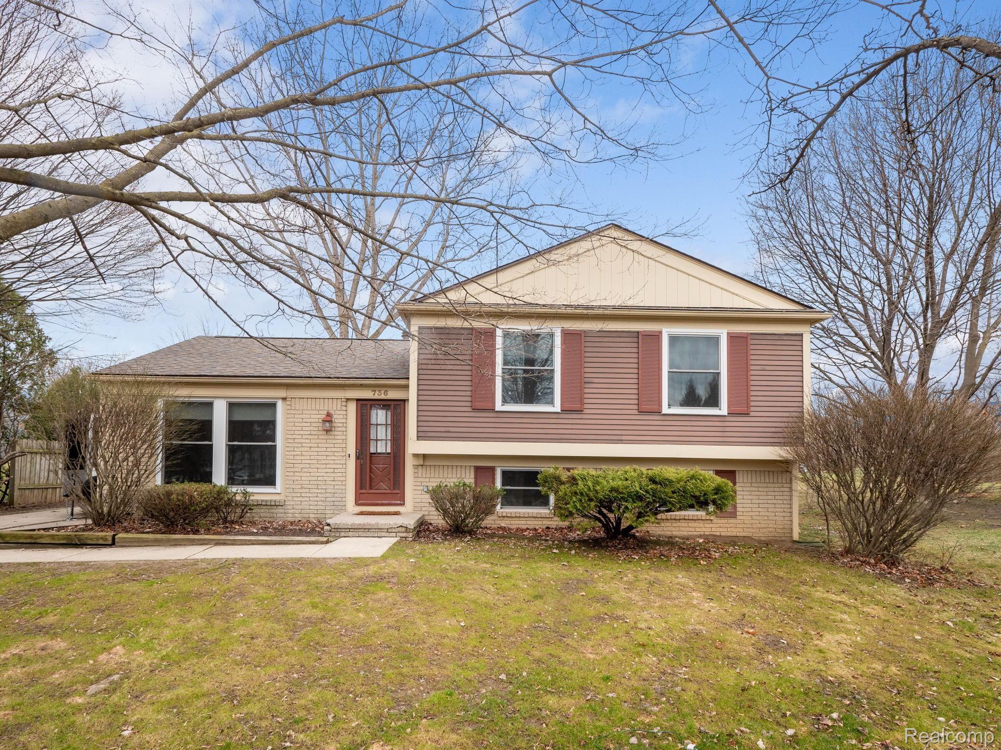 736 Kirkton Court Rochester, MI 48307 - Photo 2 of 48 Newer roof, Ring door bell and wallside windows