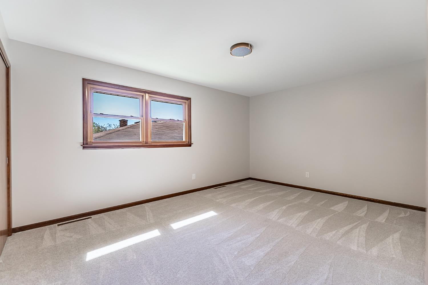 8551 Garfield Avenue Munster, IN 46321 - Photo 25 of 39 an empty room with a workbench