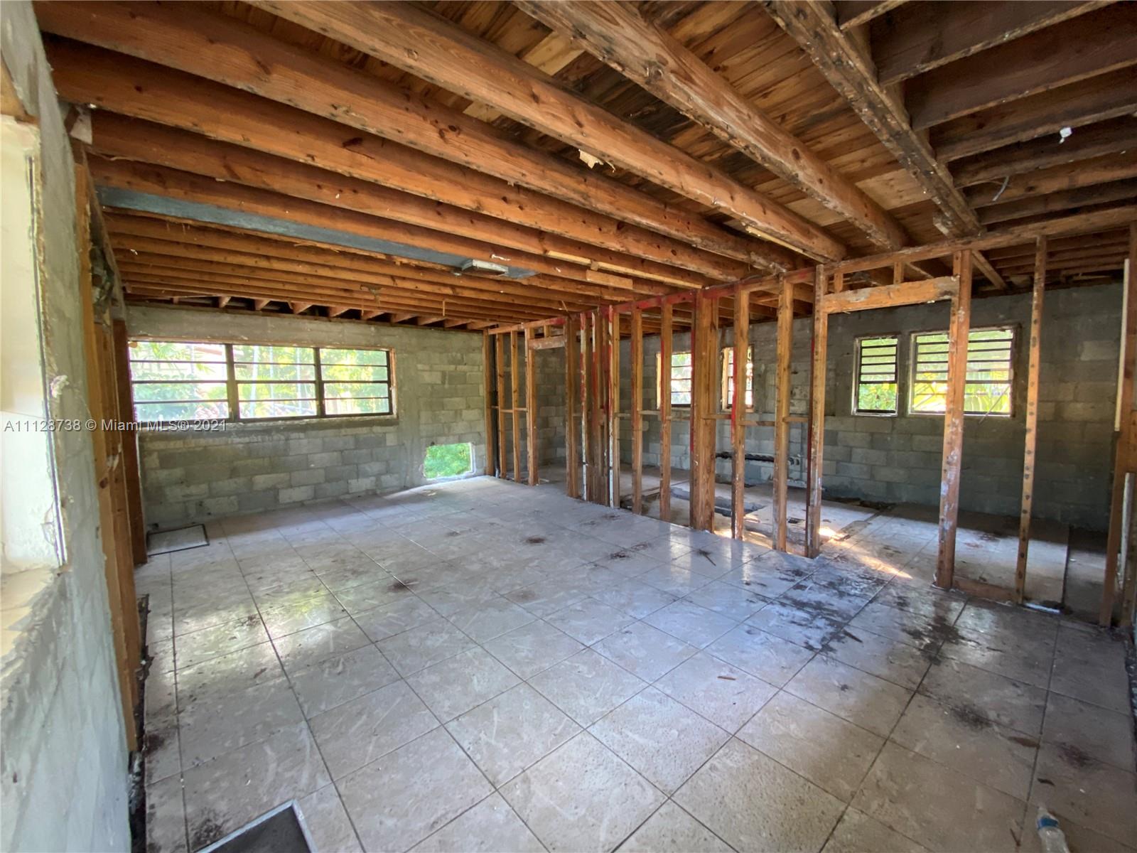 5850 Alton Road Miami Beach, FL 33140 - Photo 24 of 27 a view of empty room with wooden floor and fan