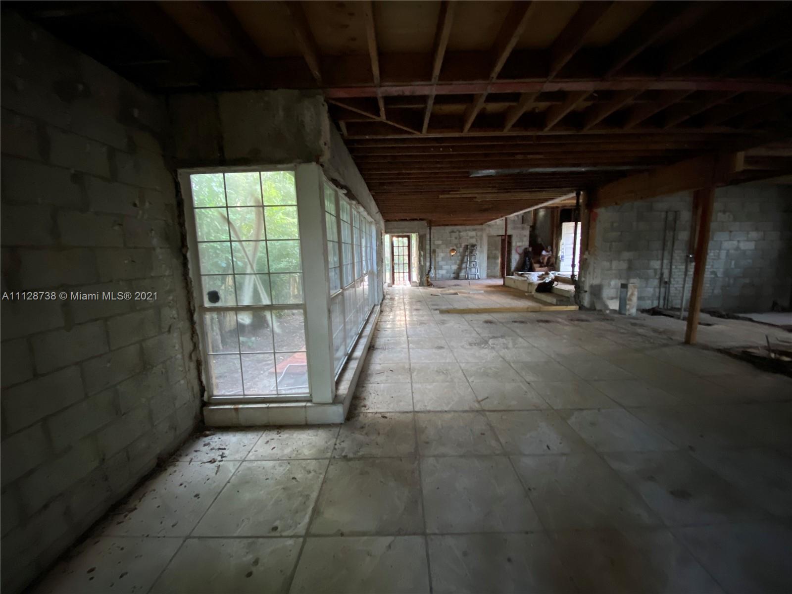 5850 Alton Road Miami Beach, FL 33140 - Photo 26 of 27 a view of an empty room and a window