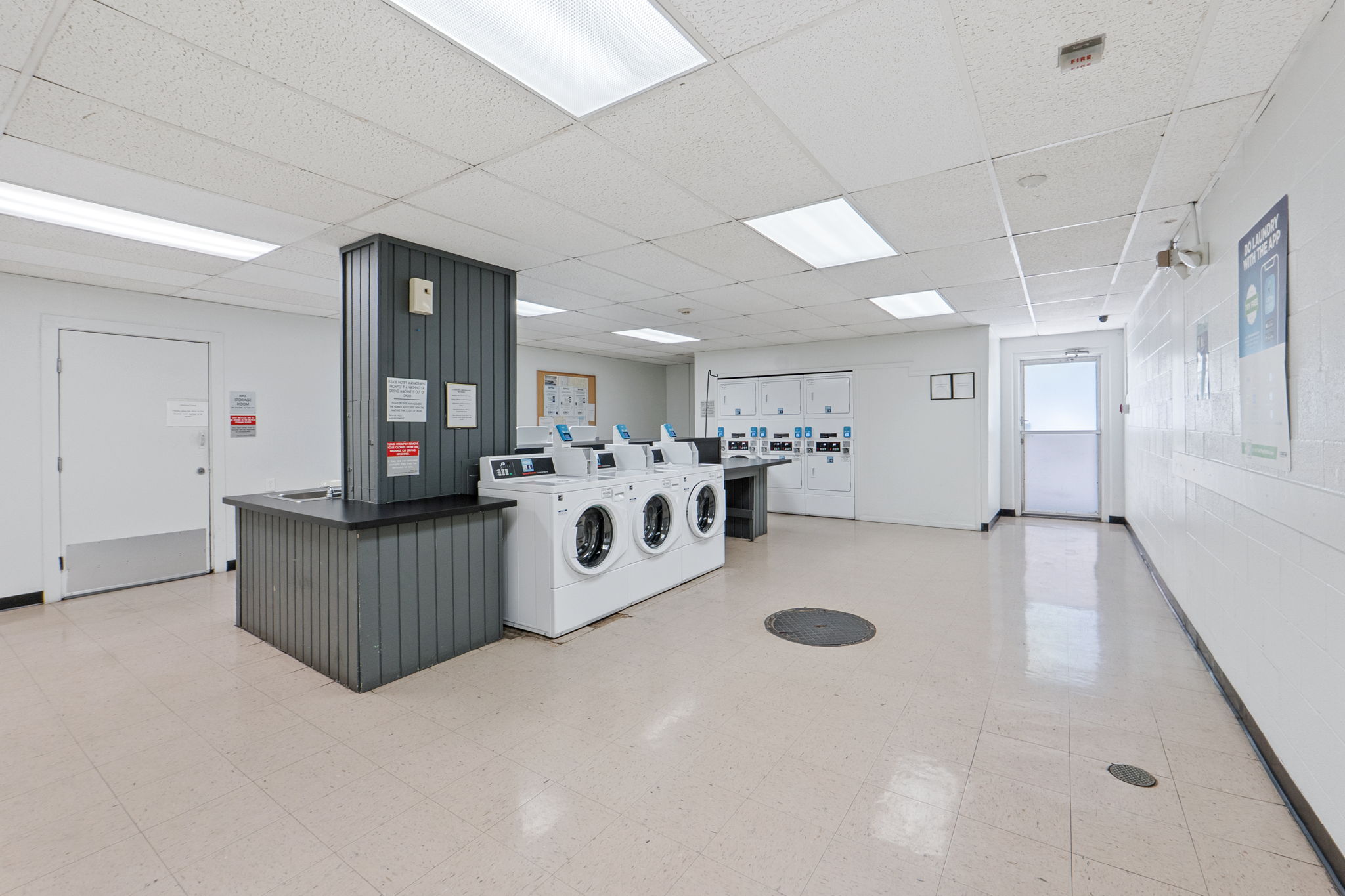 1800 Lavaca Street, Unit 413 Austin, TX 78701 - Photo 15 of 17 Shared laundry with light flooring and independent washer and dryer