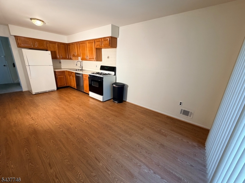 142 Patriots Road Morris Plains, NJ 07950 - Photo 13 of 21