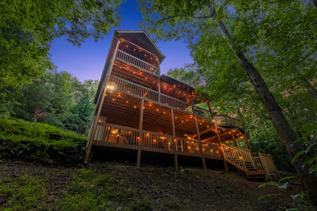126 Brookwood Drive Blue Ridge, GA 30513 - Photo 82 of 84 a view of a yard with chairs and a bench