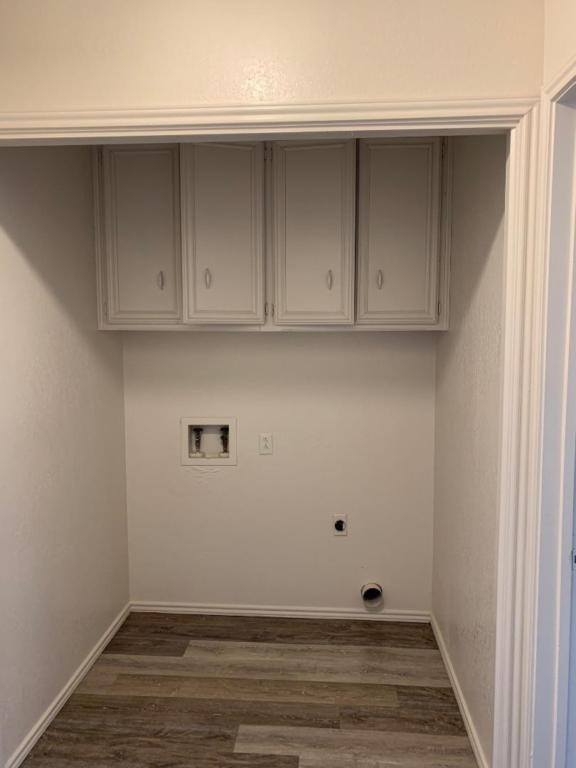 5522 95th Street Lubbock, TX 79424 - Photo 21 of 26 a view of room with hardwood floor