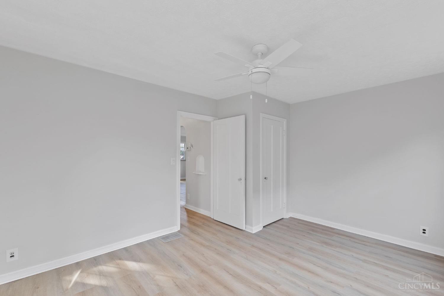 5541 Vogel Road Cincinnati, OH 45239 - Photo 16 of 36