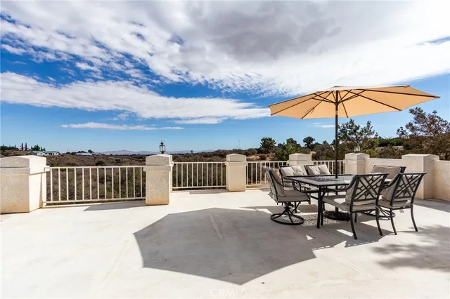 $749,900 | 8384 Highland Court, Oak Hills, CA 92344