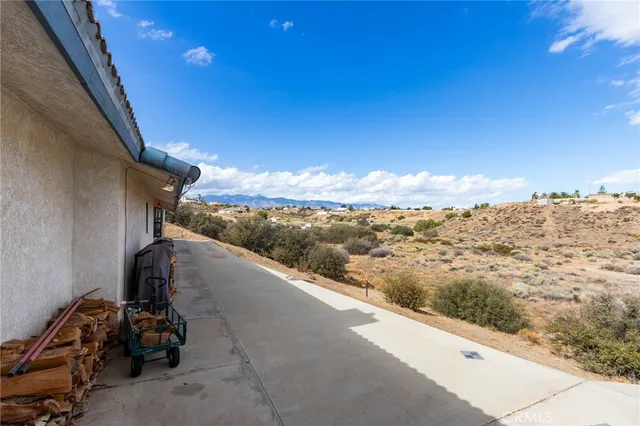 $749,900 | 8384 Highland Court, Oak Hills, CA 92344