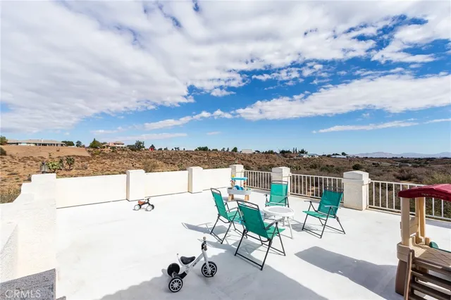 $749,900 | 8384 Highland Court, Oak Hills, CA 92344