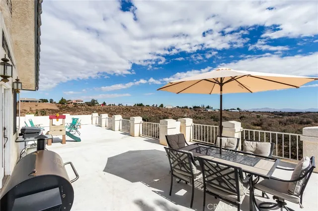 $749,900 | 8384 Highland Court, Oak Hills, CA 92344