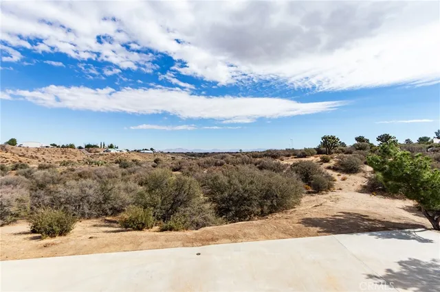 $749,900 | 8384 Highland Court, Oak Hills, CA 92344