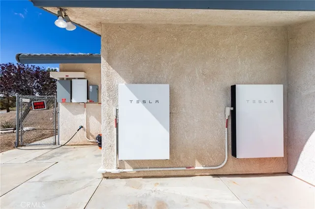 $749,900 | 8384 Highland Court, Oak Hills, CA 92344