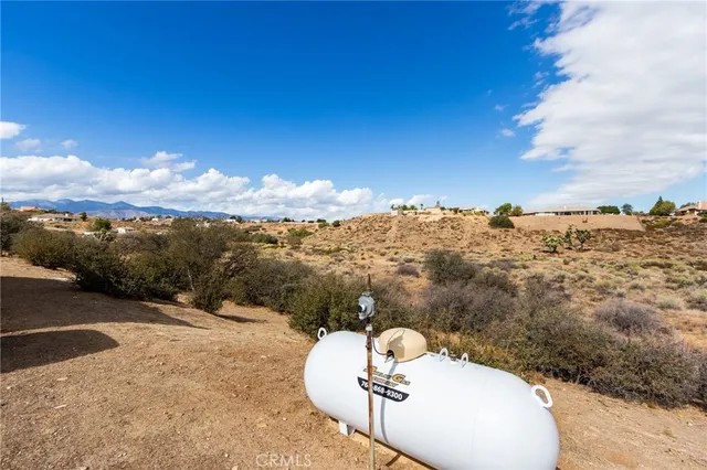 $749,900 | 8384 Highland Court, Oak Hills, CA 92344