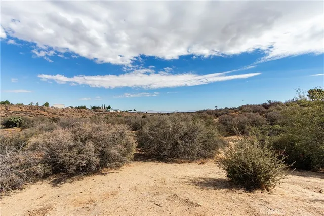 $749,900 | 8384 Highland Court, Oak Hills, CA 92344