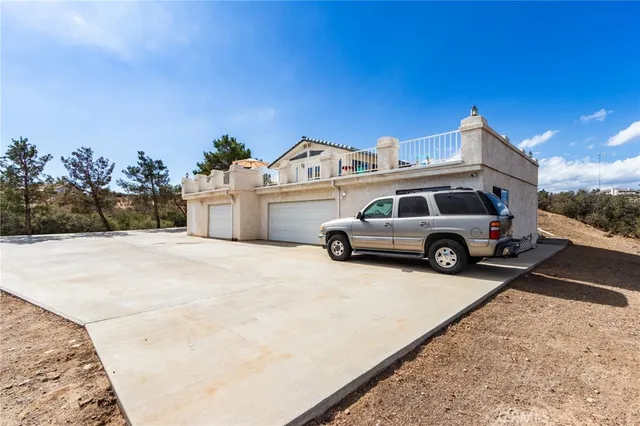 $749,900 | 8384 Highland Court, Oak Hills, CA 92344