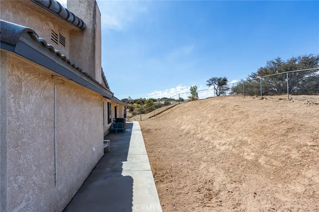 $749,900 | 8384 Highland Court, Oak Hills, CA 92344