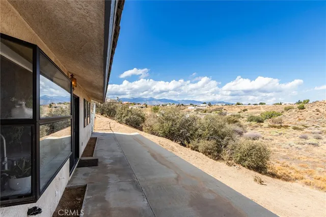 $749,900 | 8384 Highland Court, Oak Hills, CA 92344