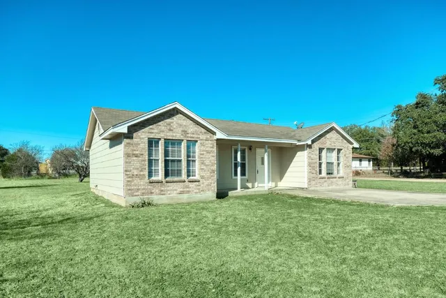 $1,625 | 750 Fallen Oak Drive, Bertram, TX 78605
