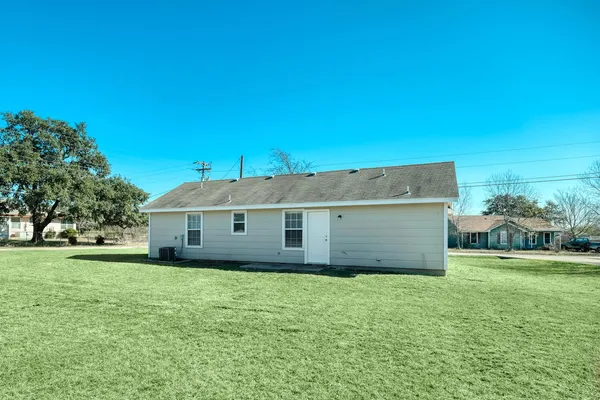 a view of a house with a backyard